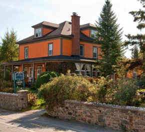 Гостиница À Tout Venant B&B et Massothérapie  Магог